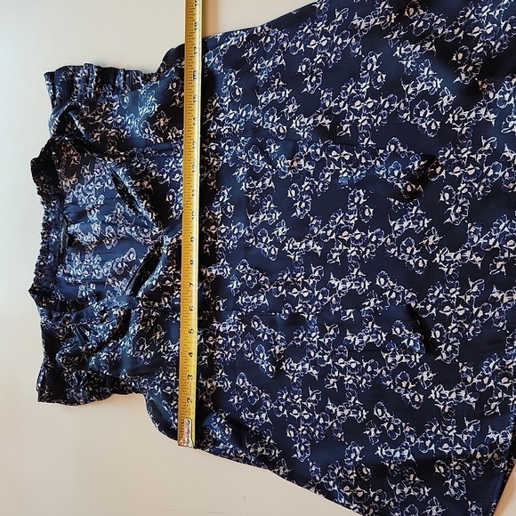 Banana Republic navy blue floral sleeveless blouse extra small - Picture 9 of 9